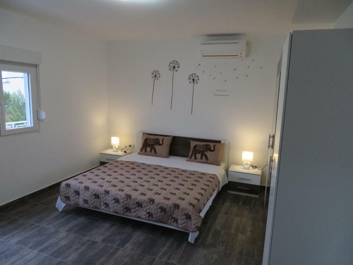Apartments La Bombonera Starigrad Paklenica Exterior foto