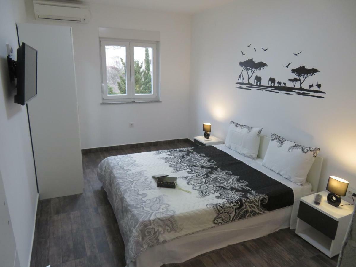 Apartments La Bombonera Starigrad Paklenica Exterior foto